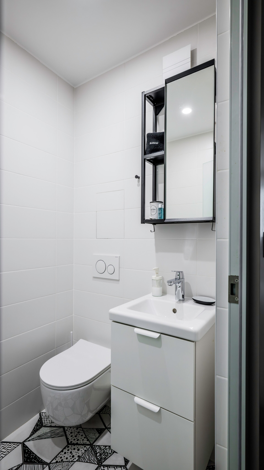 Quiet 2 BDR Comfort Near NDK + Workspace 21 Flat Manager Booking