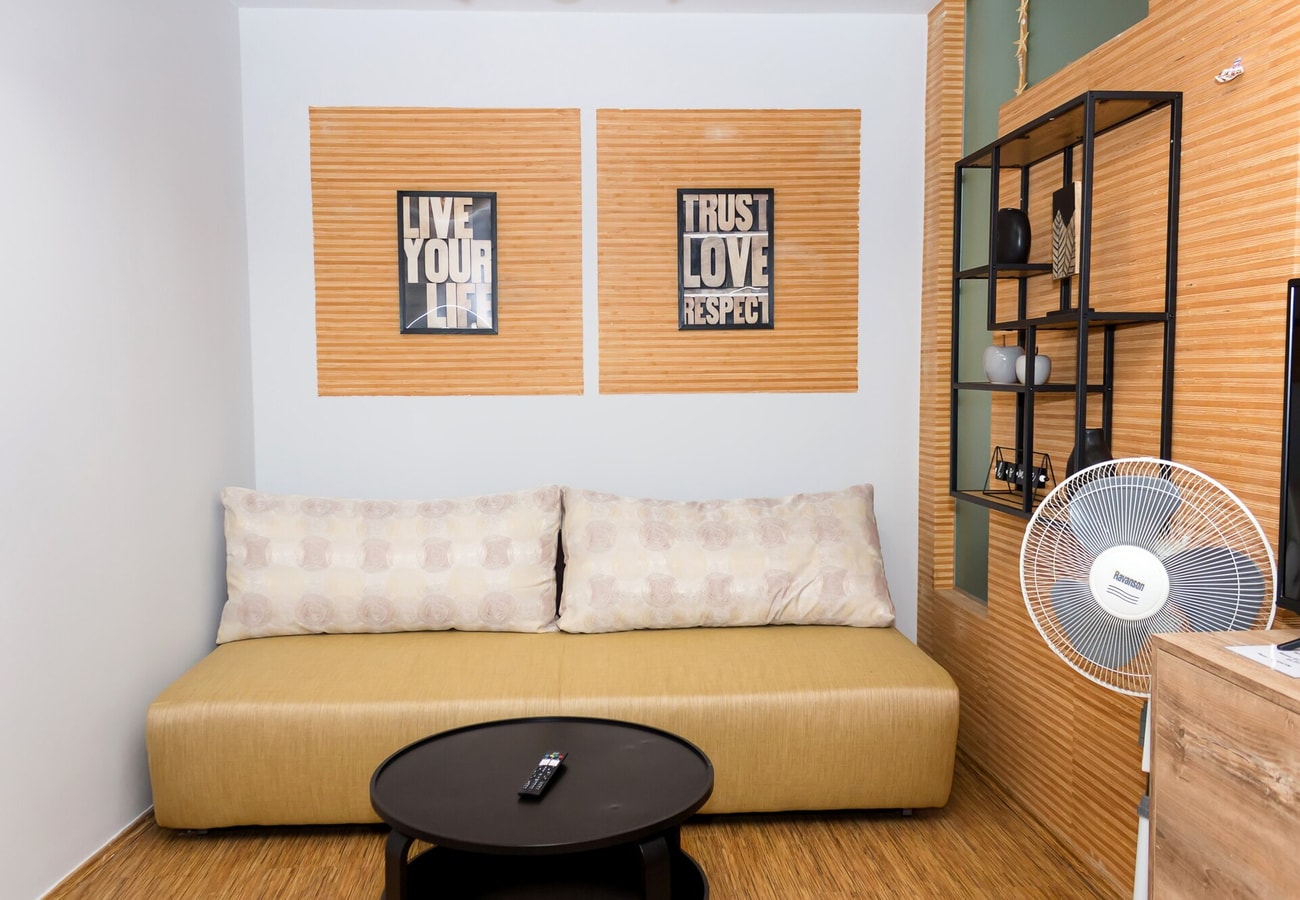 Modern Comfort in Central Varna with WorkSpace 1 Flat Manager Booking