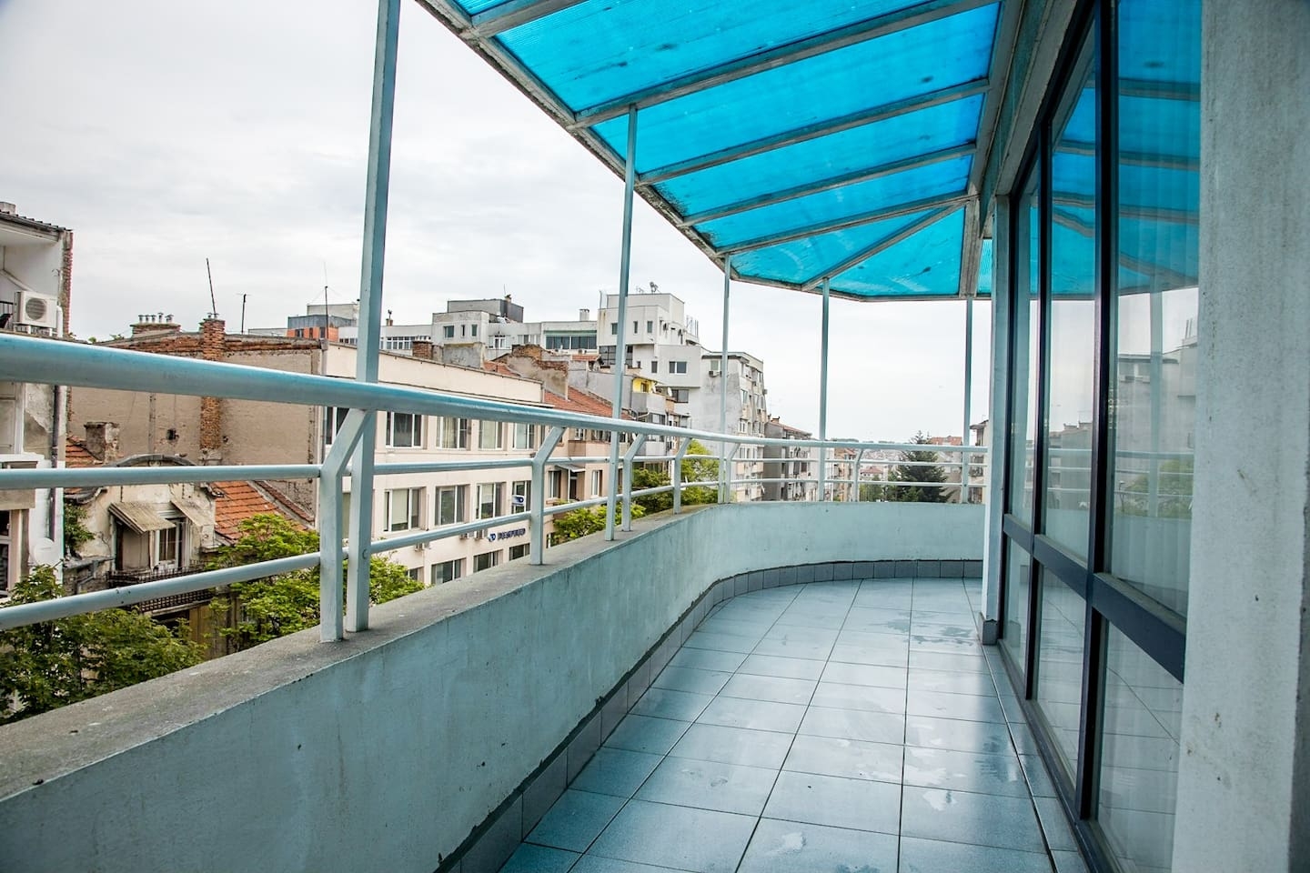 Spacious & Sunny Maisonette w/ Terrace near Centre 17 Flat Manager Booking