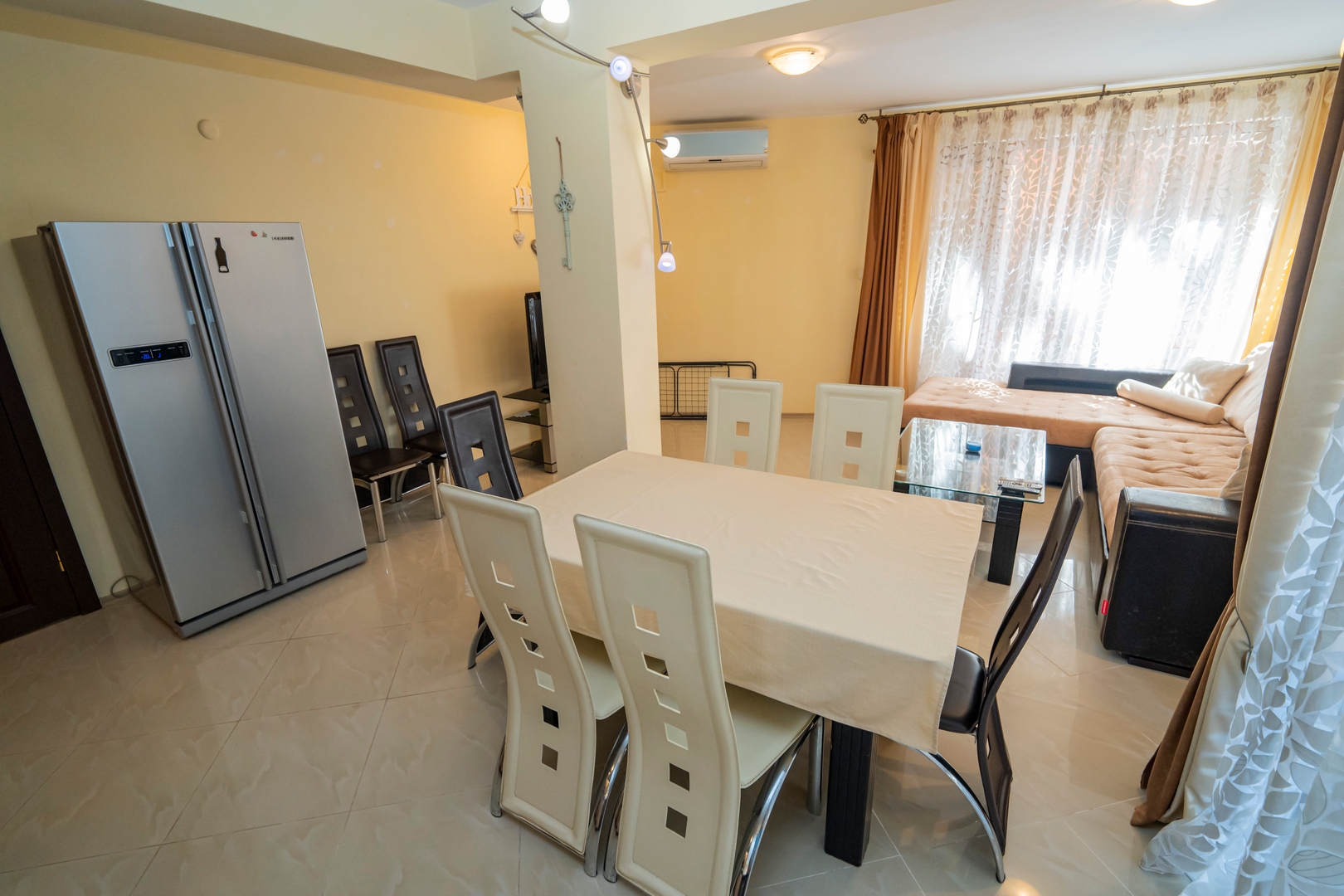 The Family Courtyard - LARGE 2BD Apartment 8 Flat Manager Booking