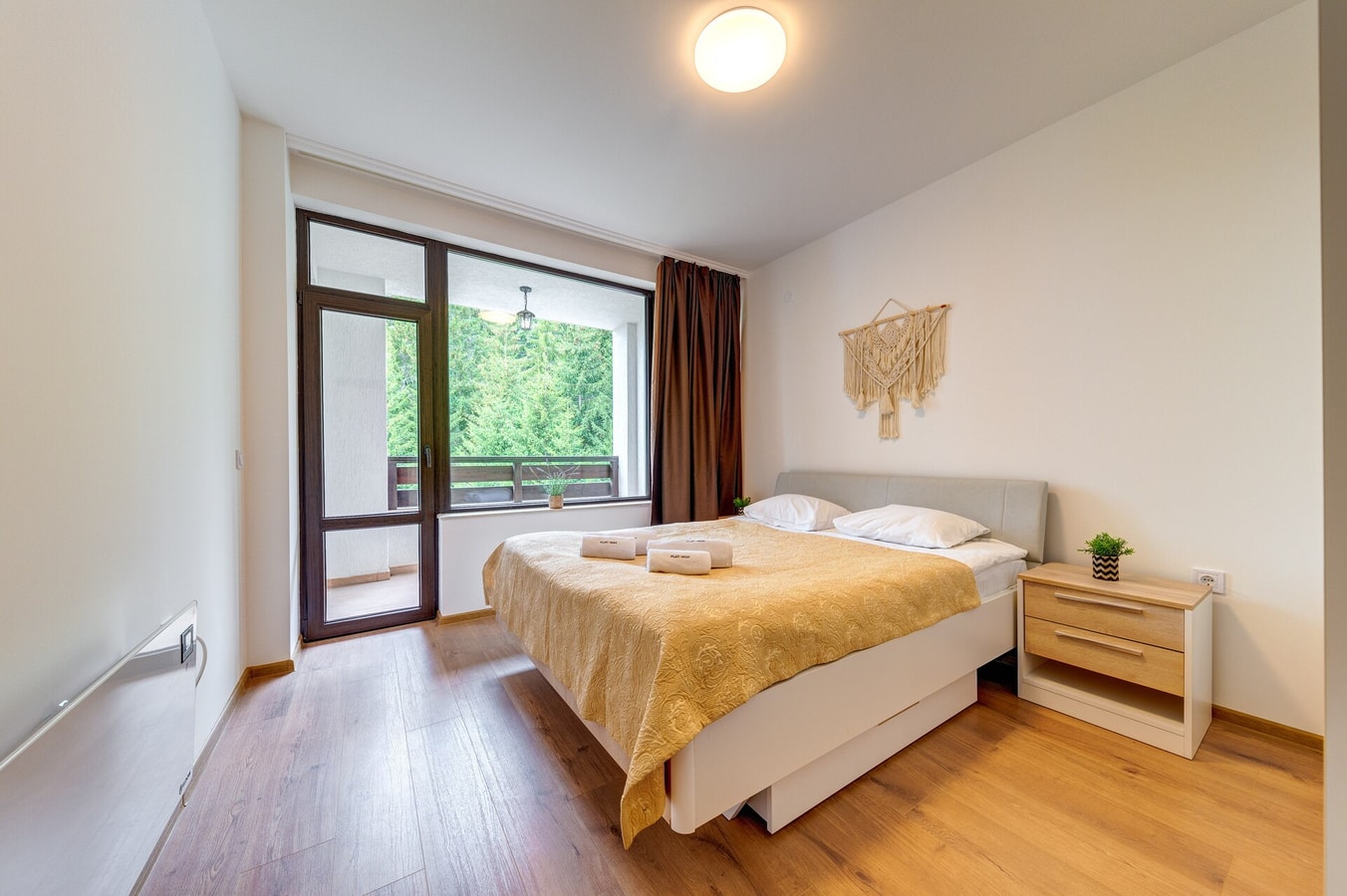 Forest Harmony 1BD with Balcony & Parking Flat Manager Booking
