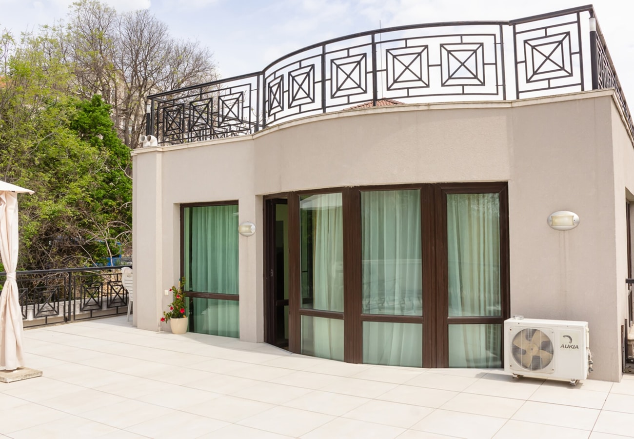 Cozy 1BD Apartment with a Spacious Terrace 28 Flat Manager Booking