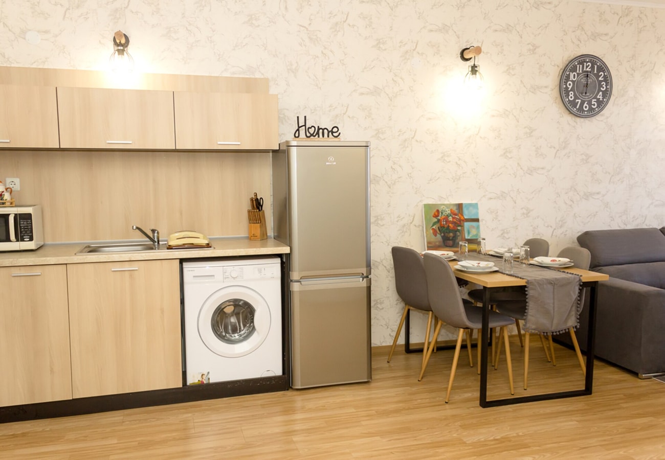 Bright 1-bedroom Flat with Balcony in Golden Sands 10 Flat Manager Booking