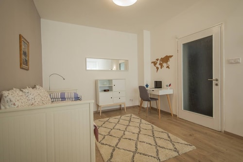 CHIC and Spacious Apartment in Central Sofia 8 Flat Manager Booking