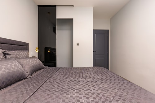 White&Grey Two 1-BD Apartments 110 Flat Manager Booking