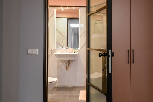 ROS? one bedroom designer apartment in city centre 5 Flat Manager Booking