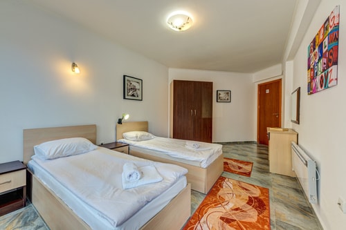 Bright and Spacious 2-BDR Apartment with Balcony 3 Flat Manager Booking