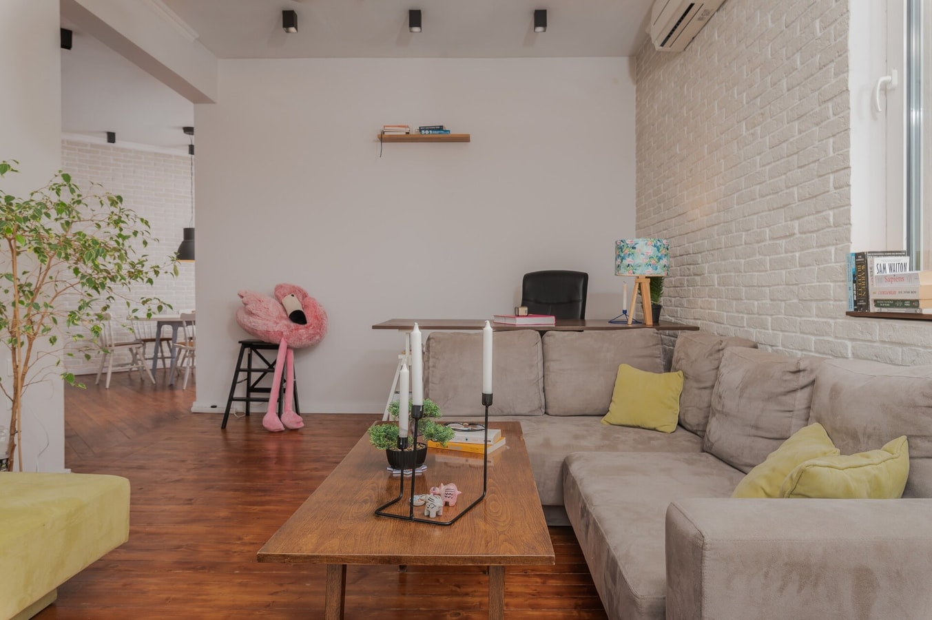Flamingo Flat /Two-bedroom with Balcony\ 1 Flat Manager Booking