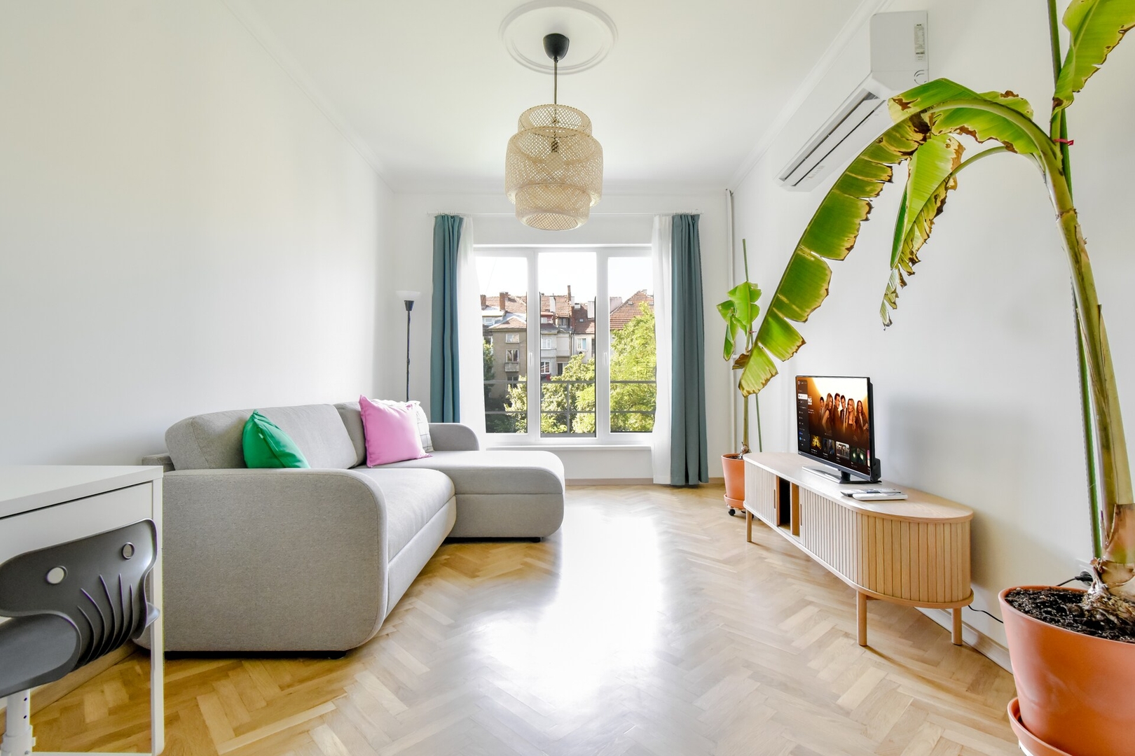 Scandinavian Charm - Central 1BD with Desk 0 Flat Manager Booking