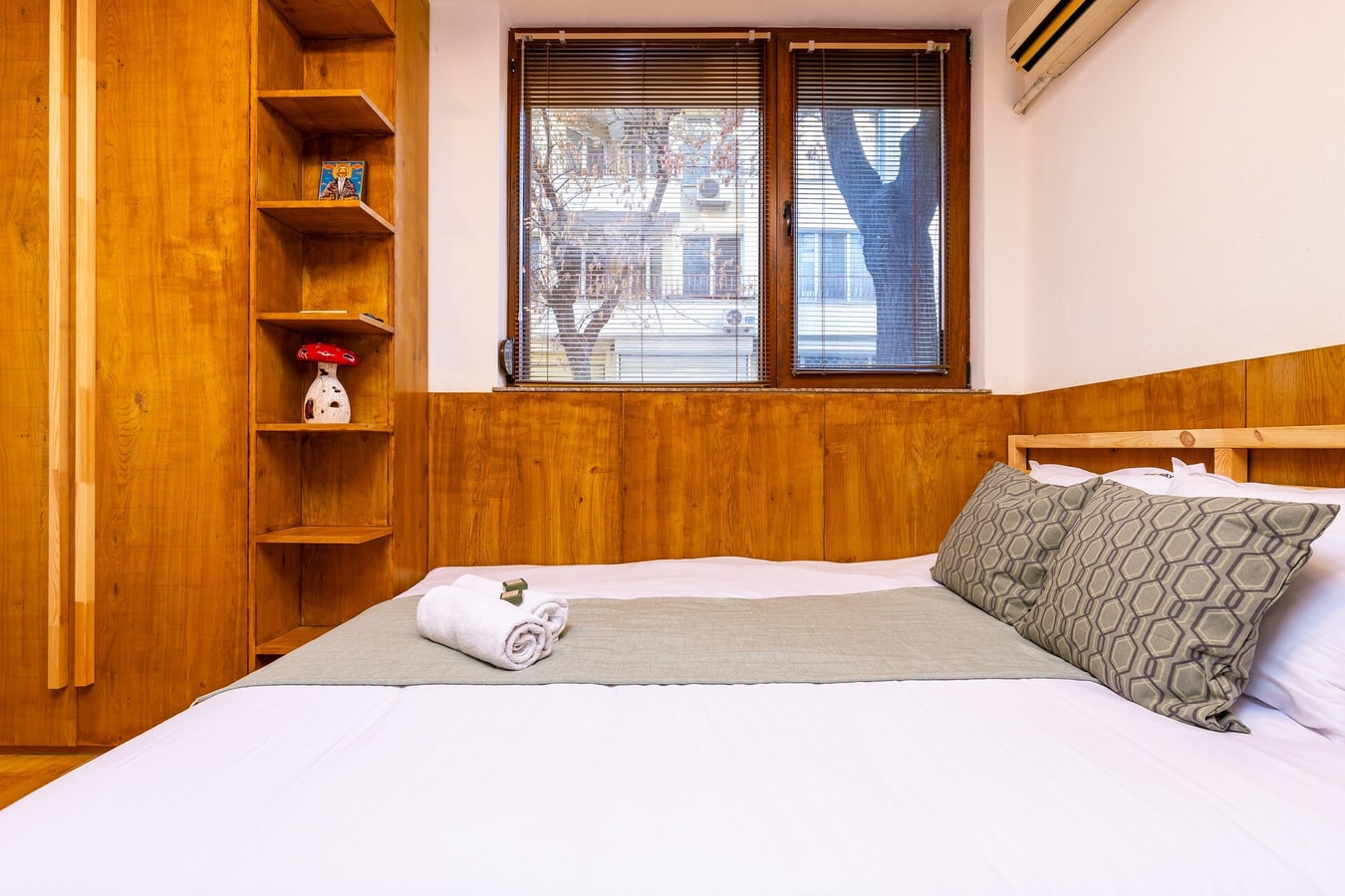 The Crash Pad Studio 13 Flat Manager Booking