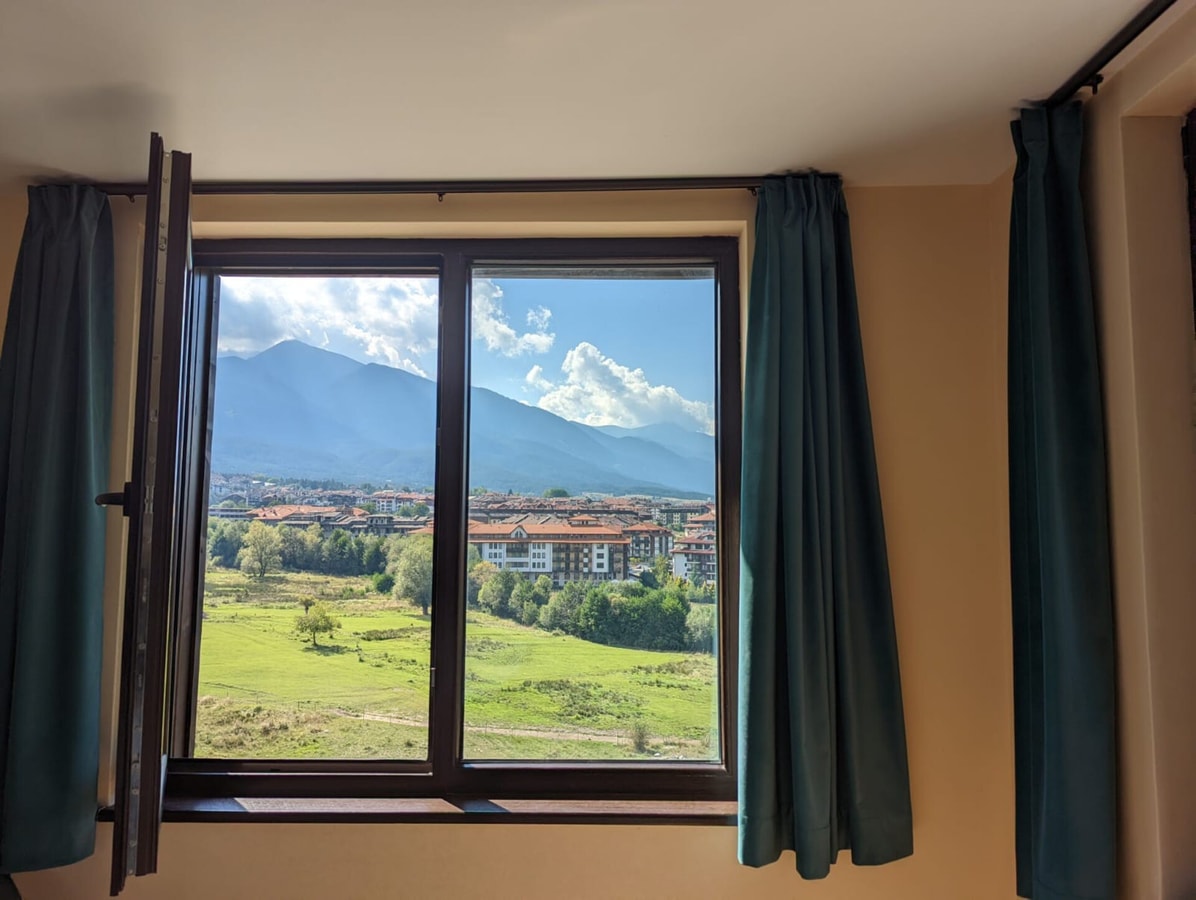 Stylish 2BD Apartment with Panoramic Mountain View 3 Flat Manager Booking