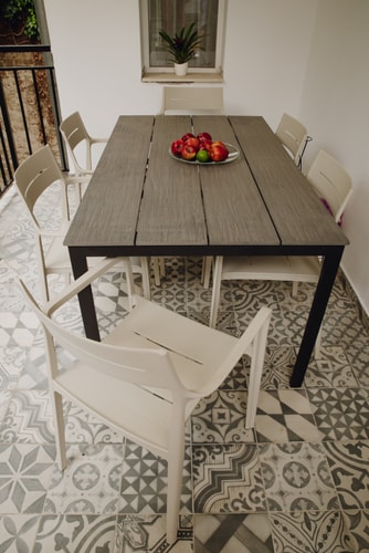 Radoslav Bacho Kiro 2BD · Elegant Escape: High Ceilings, Balcony & Piano 18 Flat Manager Booking