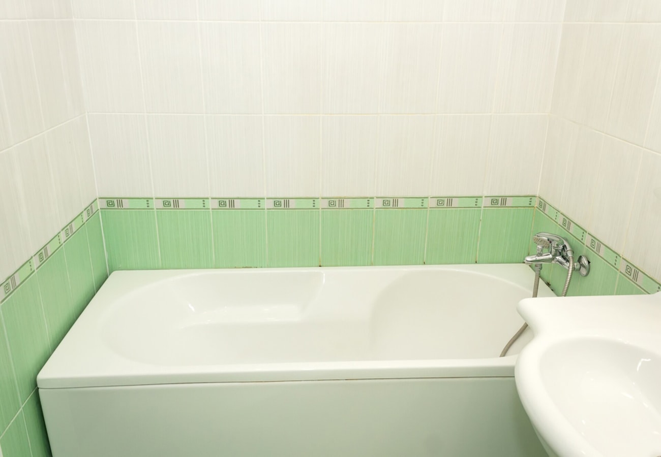 Bright 1-bedroom Flat with Balcony in Golden Sands 20 Flat Manager Booking