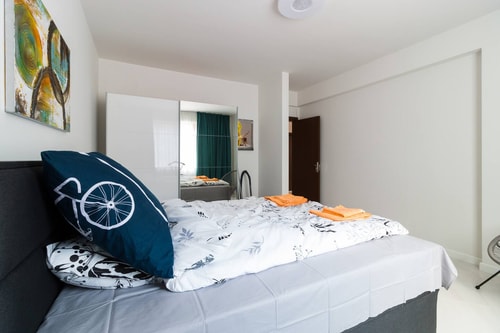 Pop your C-O-L-O-R-S - Funky and Modern 1BDR. Apt. 19 Flat Manager Booking