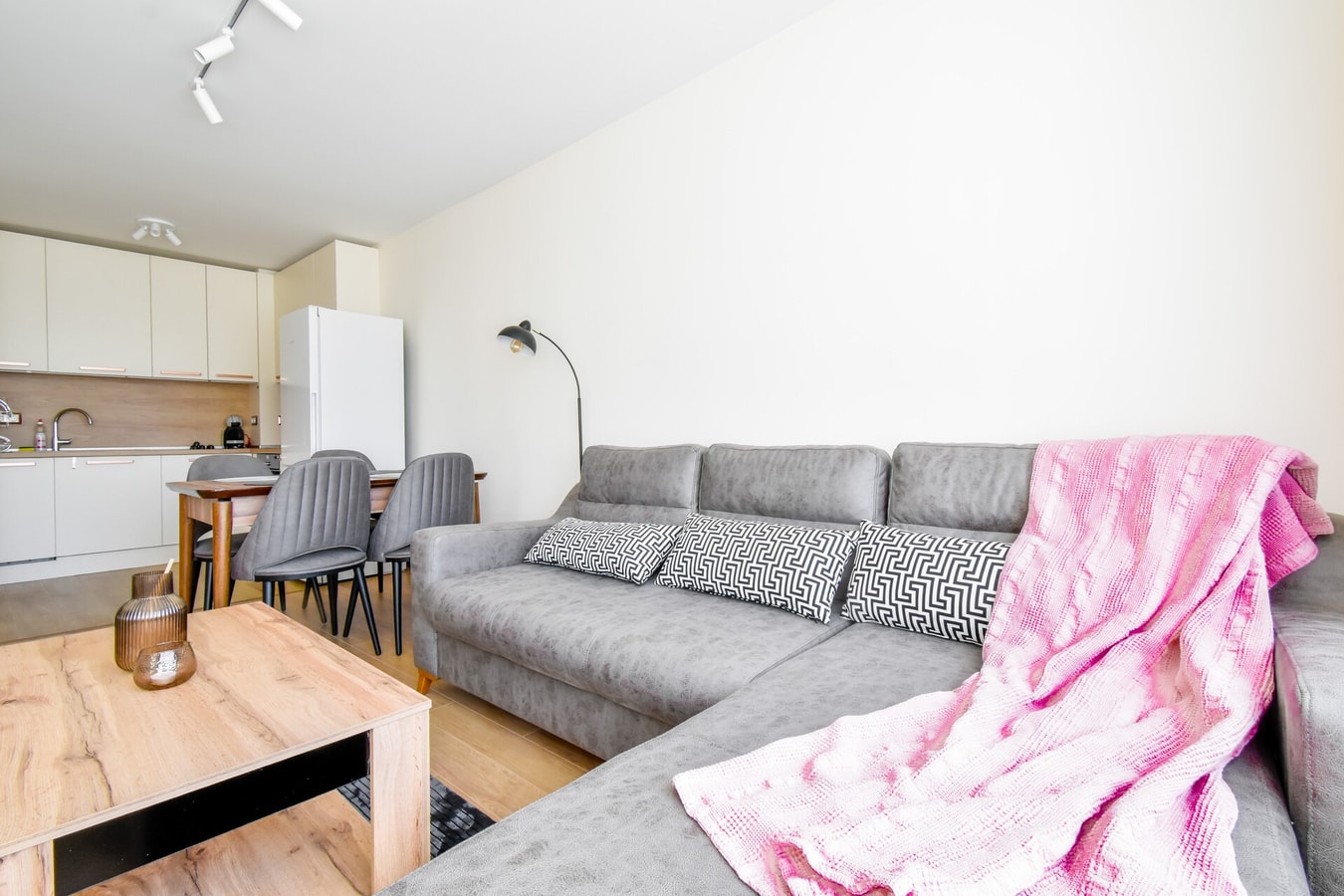 Contemporary City Stay Flat Manager Booking