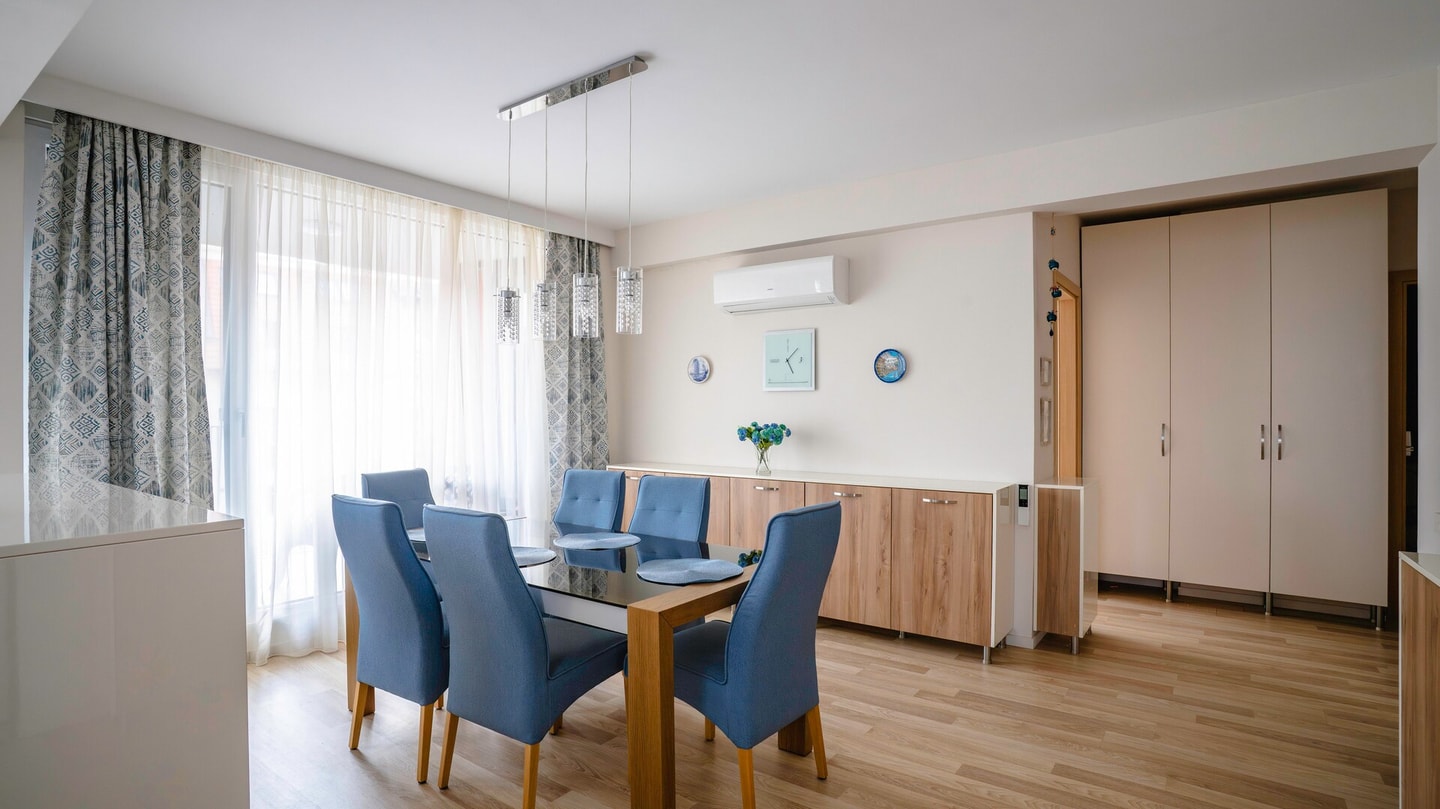 Nadya Ralevitsa 1BD · Modern & Spacious Stay with Free Parking Flat Manager Booking
