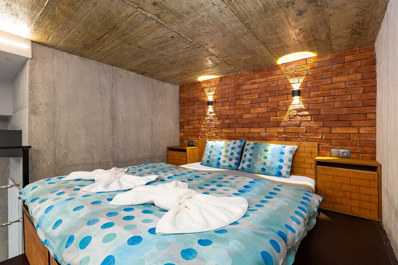 Industrial-style 2BD Loft with Parking Spot 11 Flat Manager Booking