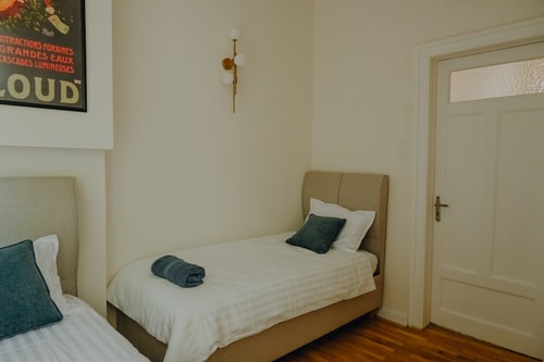 Radoslav Bacho Kiro 2BD · Elegant Escape: High Ceilings, Balcony & Piano 16 Flat Manager Booking