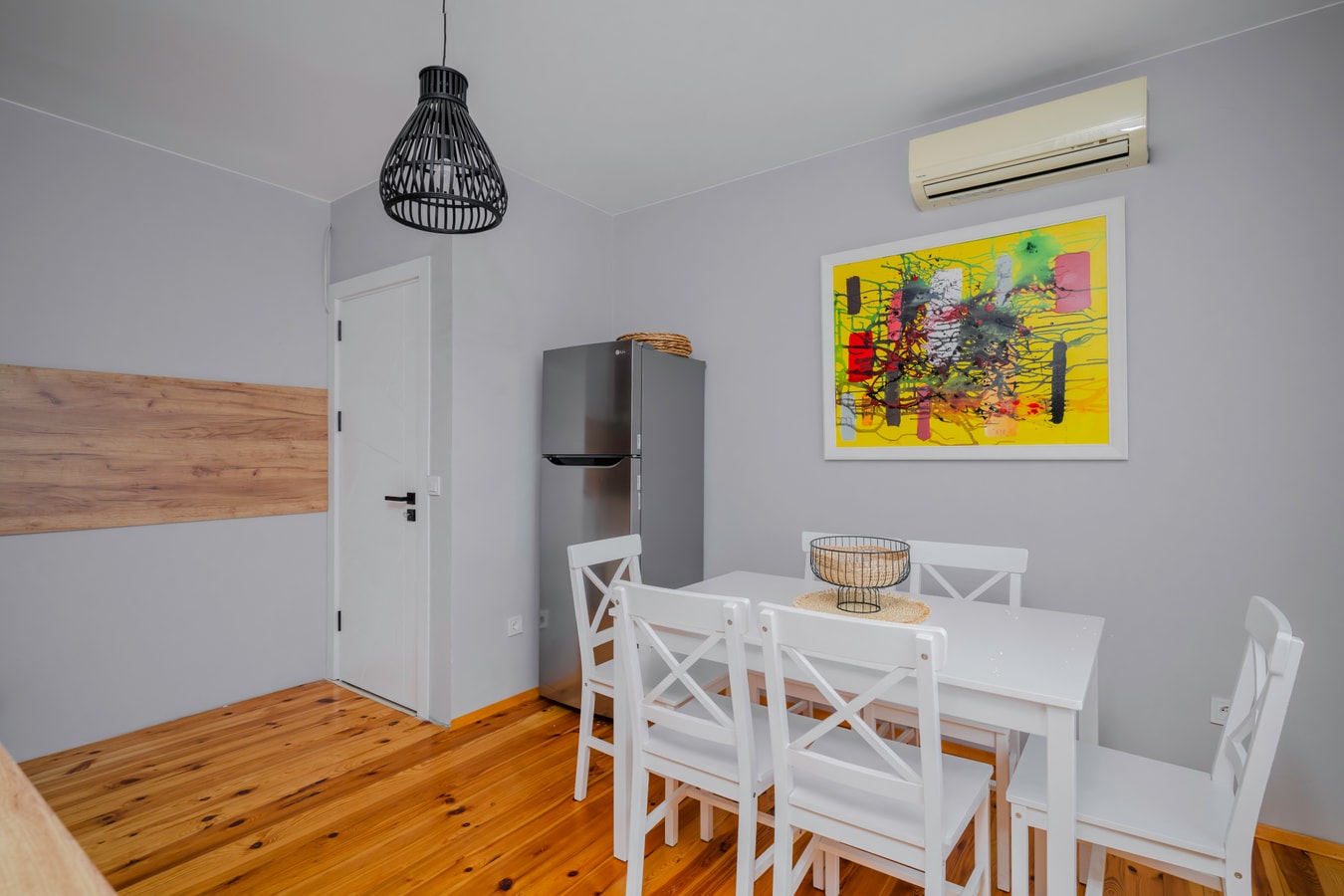 AeroLuxe Living 1BD Apartment 11 Flat Manager Booking
