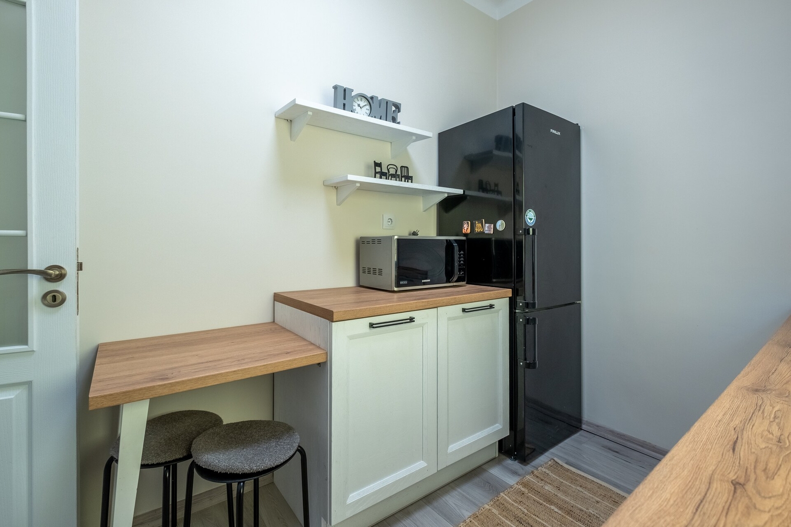 Central Charm ~ 2BD apartment close to NDK 9 Flat Manager Booking