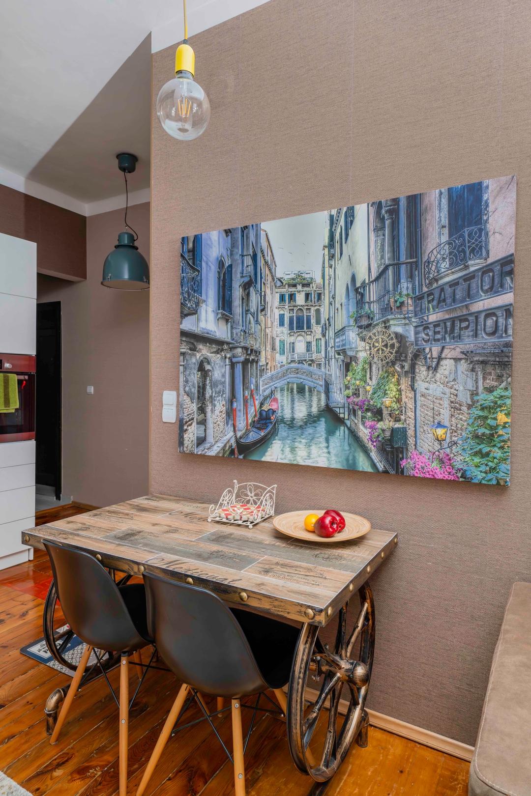 Cozy and Central 2BD Flat | At the Heart of It All 1 Flat Manager Booking
