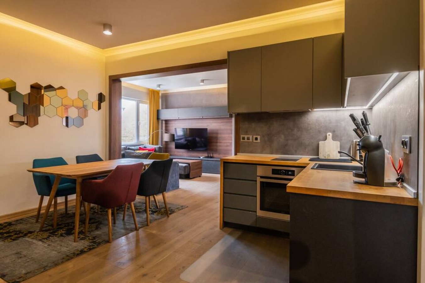 Yonita Gladstone 2BD · The Honeycomb Hideaway 1 Flat Manager Booking