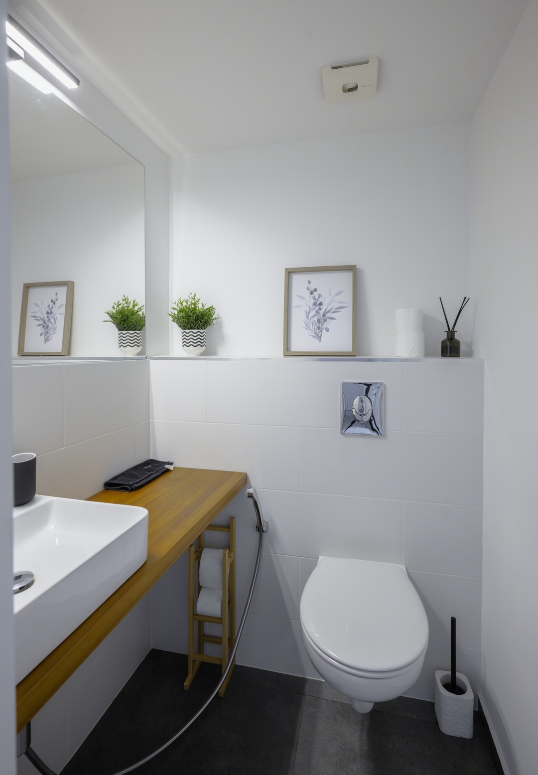 Luminous Central Retreat: Spacious 2BD Apartment 43 Flat Manager Booking