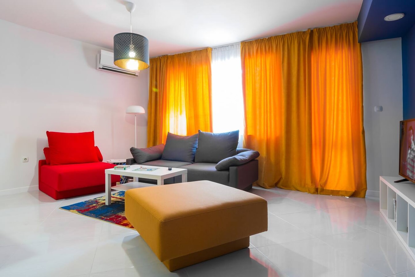 Pop your C-O-L-O-R-S - Funky and Modern 1BDR. Apt. 8 Flat Manager Booking