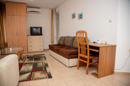 Convenient 2-Bedroom Flat next to Harmanite Beach 10 Flat Manager Booking