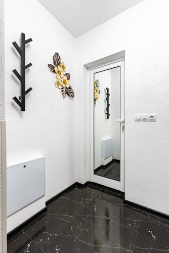 Bright Windowed Studio 10 mins to the City Centre 24 Flat Manager Booking