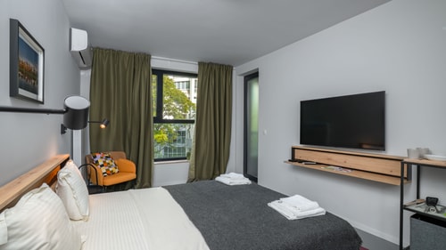 Aviva City Stay – Yellow Vibe Studio 1 Flat Manager Booking