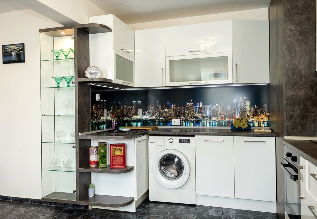 2-Bedroom Apartment in Prime Varna Location 10 Flat Manager Booking