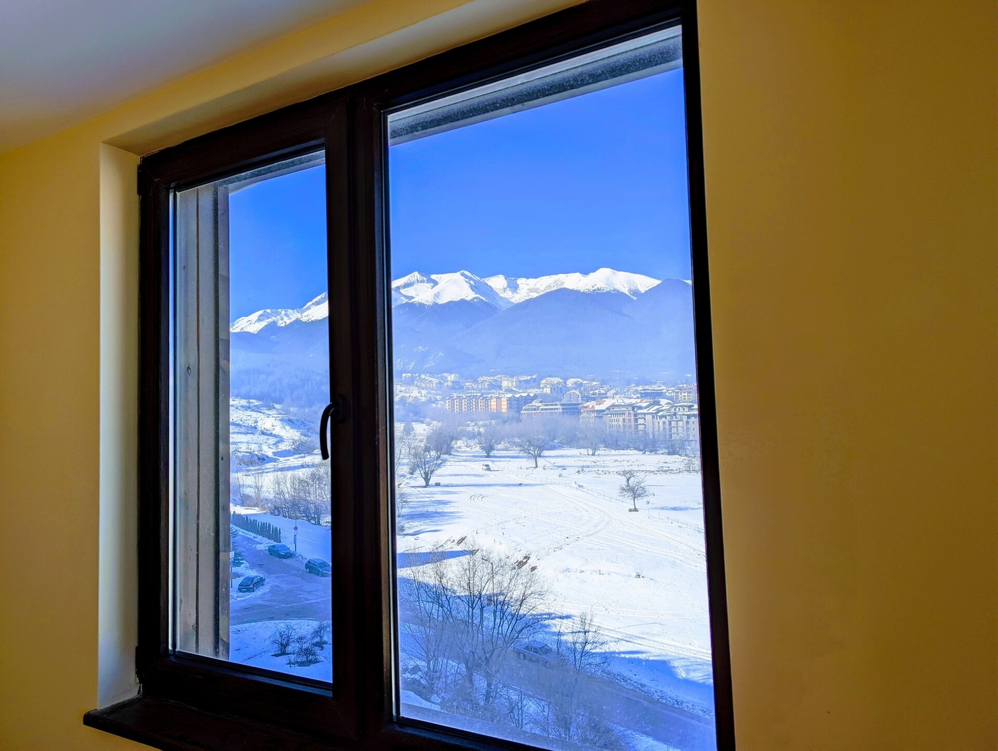Stylish 2BD Apartment with Panoramic Mountain View 13 Flat Manager Booking