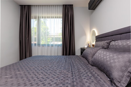 White&Grey Two 1-BD Apartments 77 Flat Manager Booking