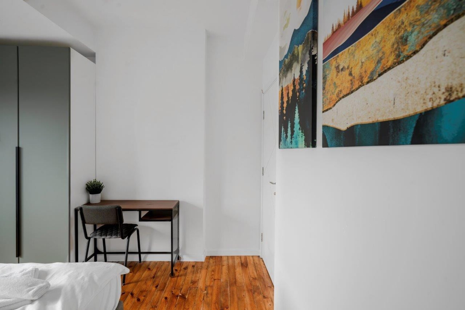 Luminous Central Retreat: Spacious 2BD Apartment 34 Flat Manager Booking