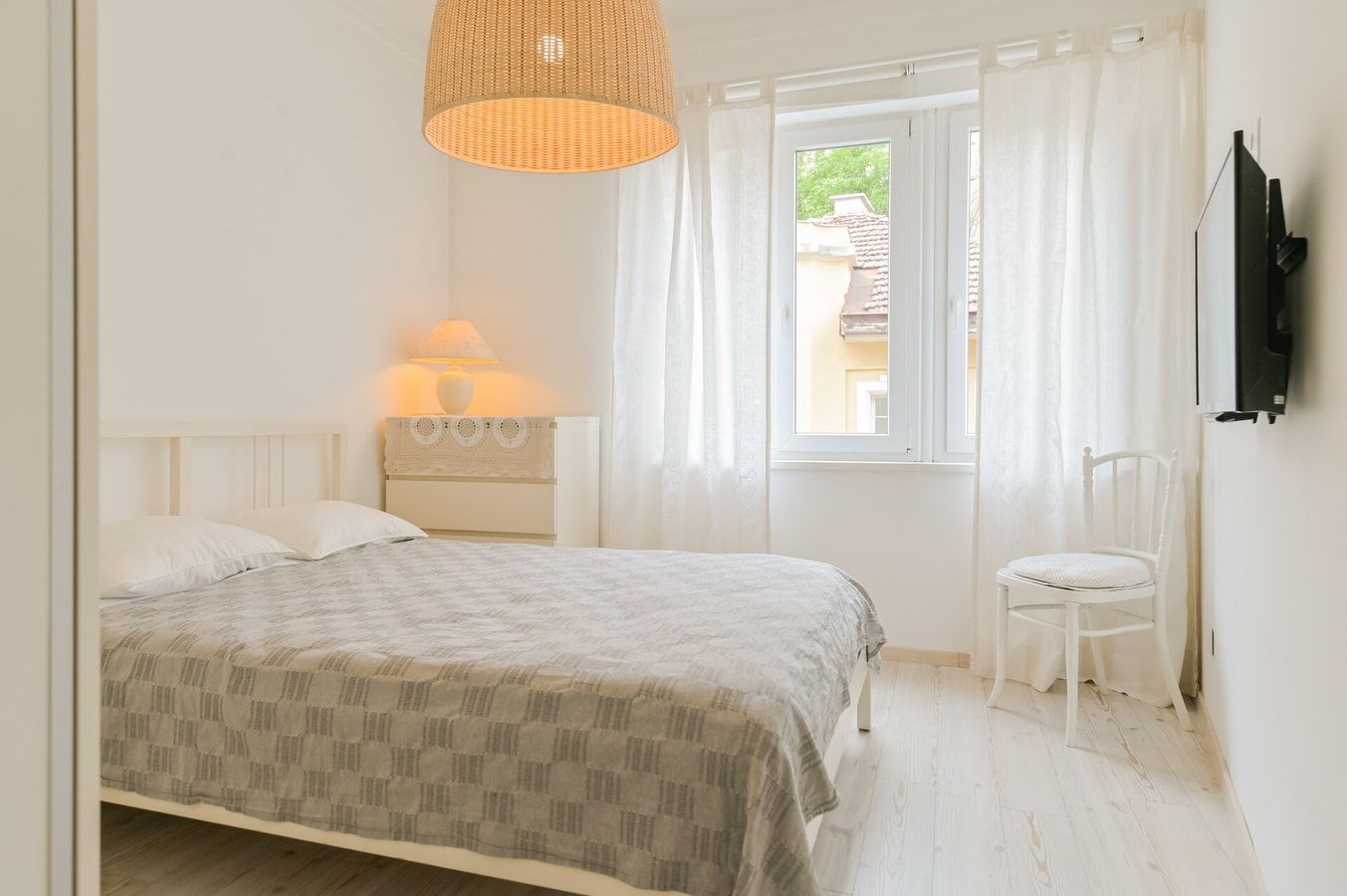 The Simple Place ~ Close to Slaveykov Square Flat Manager Booking