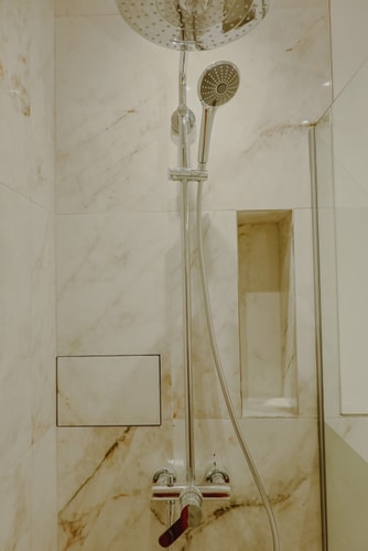 Radoslav Bacho Kiro 2BD · Elegant Escape: High Ceilings, Balcony & Piano 21 Flat Manager Booking