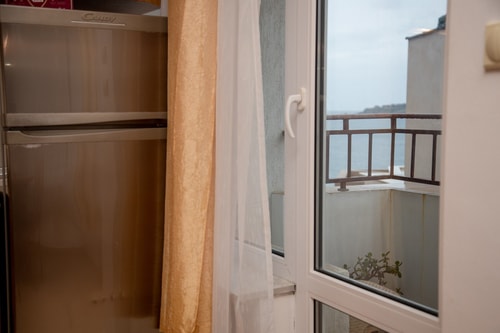 Convenient 2-Bedroom Flat next to Harmanite Beach 19 Flat Manager Booking