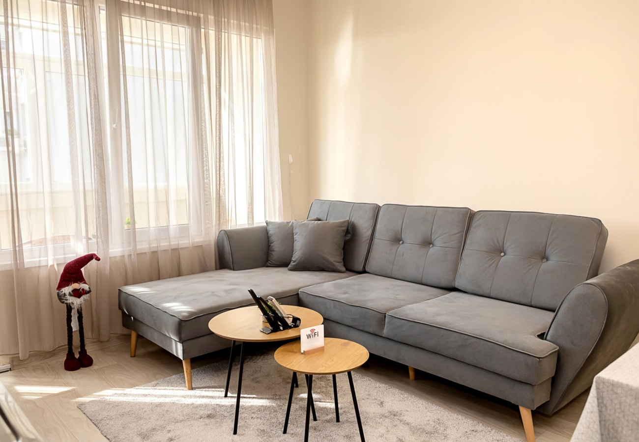 Bright One-Bedroom Flat with Balcony | Quiet Area 5 Flat Manager Booking