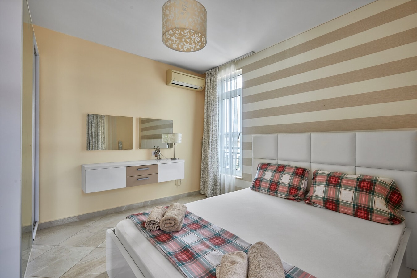 2BD Flat with Balcony in Flores Garden Complex 1 Flat Manager Booking