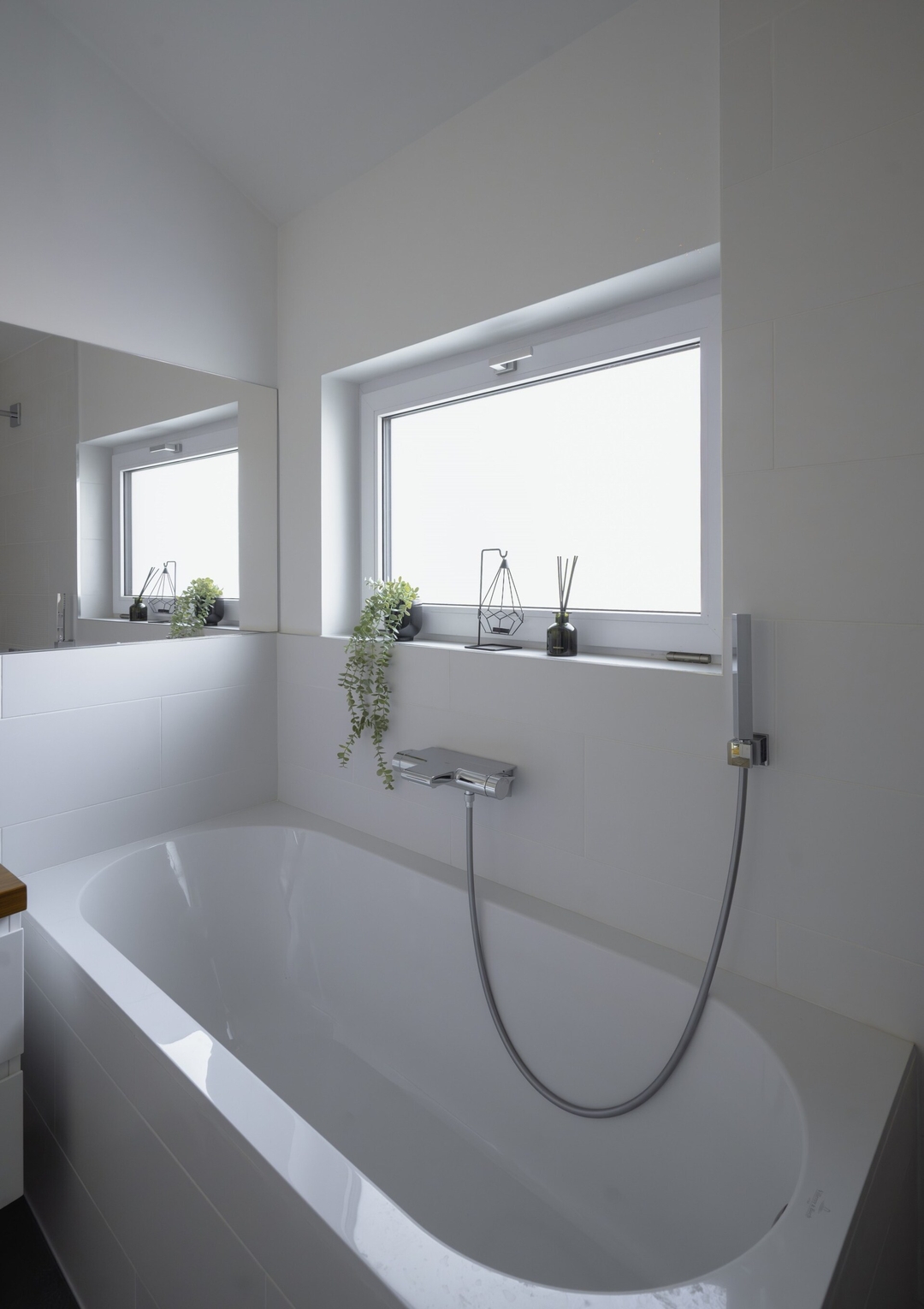 Luminous Central Retreat: Spacious 2BD Apartment 45 Flat Manager Booking