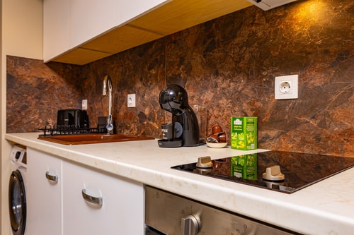 Plaza Nest - Cozy Studio Apartment 8 Flat Manager Booking