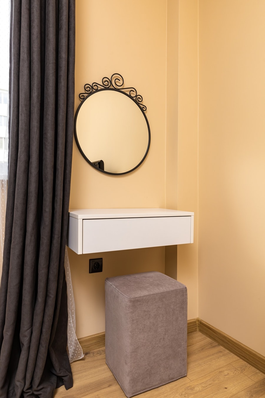 -City Haven Retreat- Elegant 2BD on Bulgaria Blv 11 Flat Manager Booking