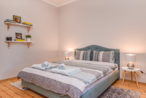 Spacious vintage 2BR, 2bath apartment 19 Flat Manager Booking