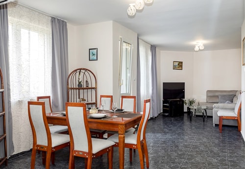 2-Bedroom Apartment in Prime Varna Location 6 Flat Manager Booking
