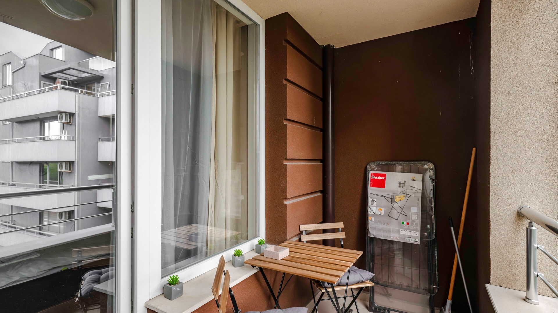 Terra Vibes ~ Central 1BD with balcony 6 Flat Manager Booking