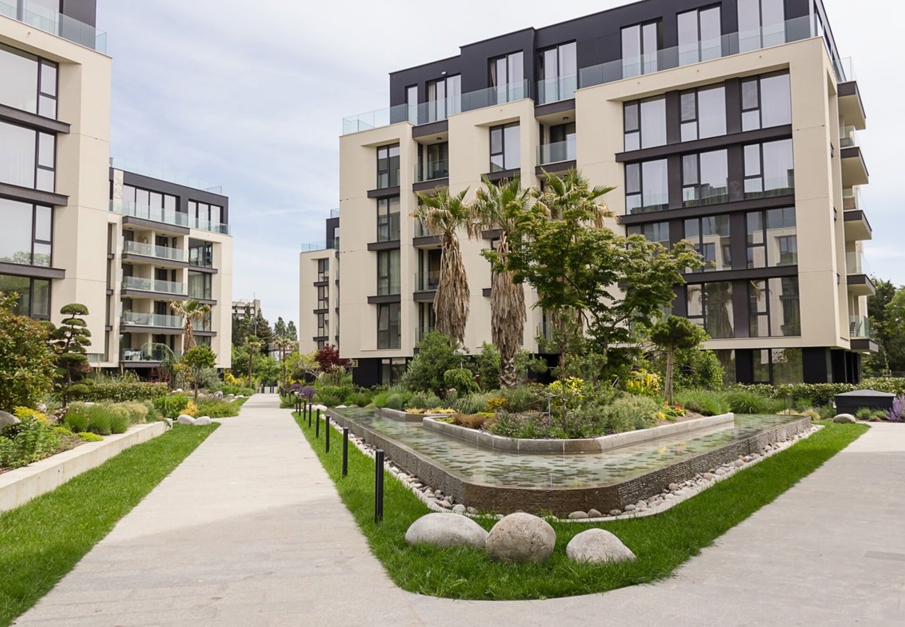 Chic One-Bedroom Getaway in Azur Deluxe Complex 19 Flat Manager Booking