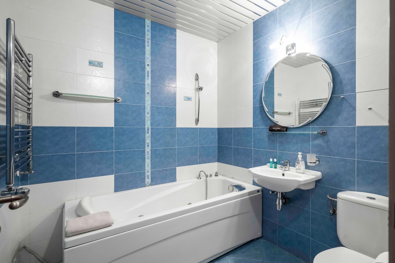 Vintage and Cozy 2BD Apartment in Prime Location 16 Flat Manager Booking