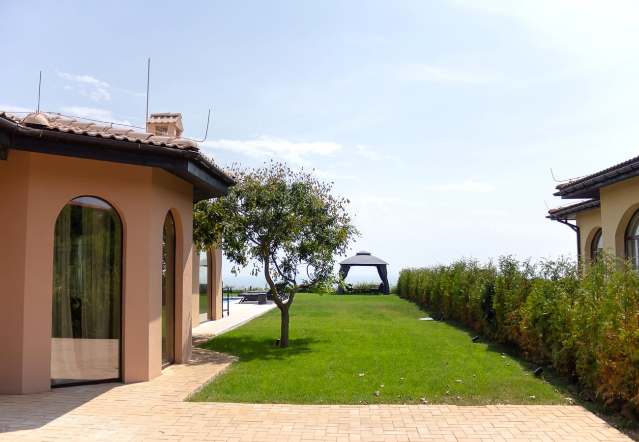 Luxury 4-bedroom Villa in Black Sea Rama Resort 62 Flat Manager Booking