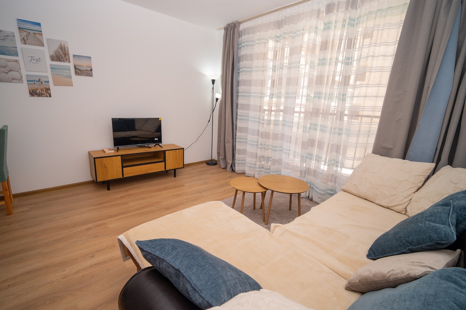 Spacious 2BD Apartment - Walk to City Center 13 Flat Manager Booking